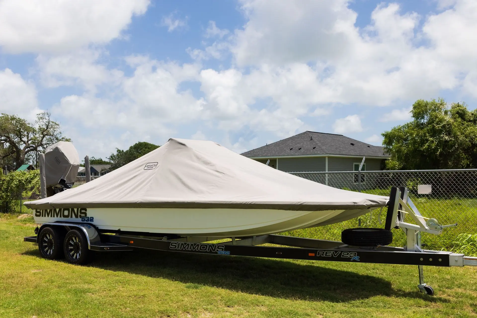 Canvas USA®—the best Perfect Fit Ratchet System cover for Simmons Rev 23 boats Canvas USA® Perfect Fit Ratchet System cover on a Simmons Rev 23—crafted for the best custom fit and superior marine protection